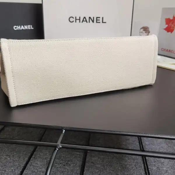 CHANEL SHOPPING BAG