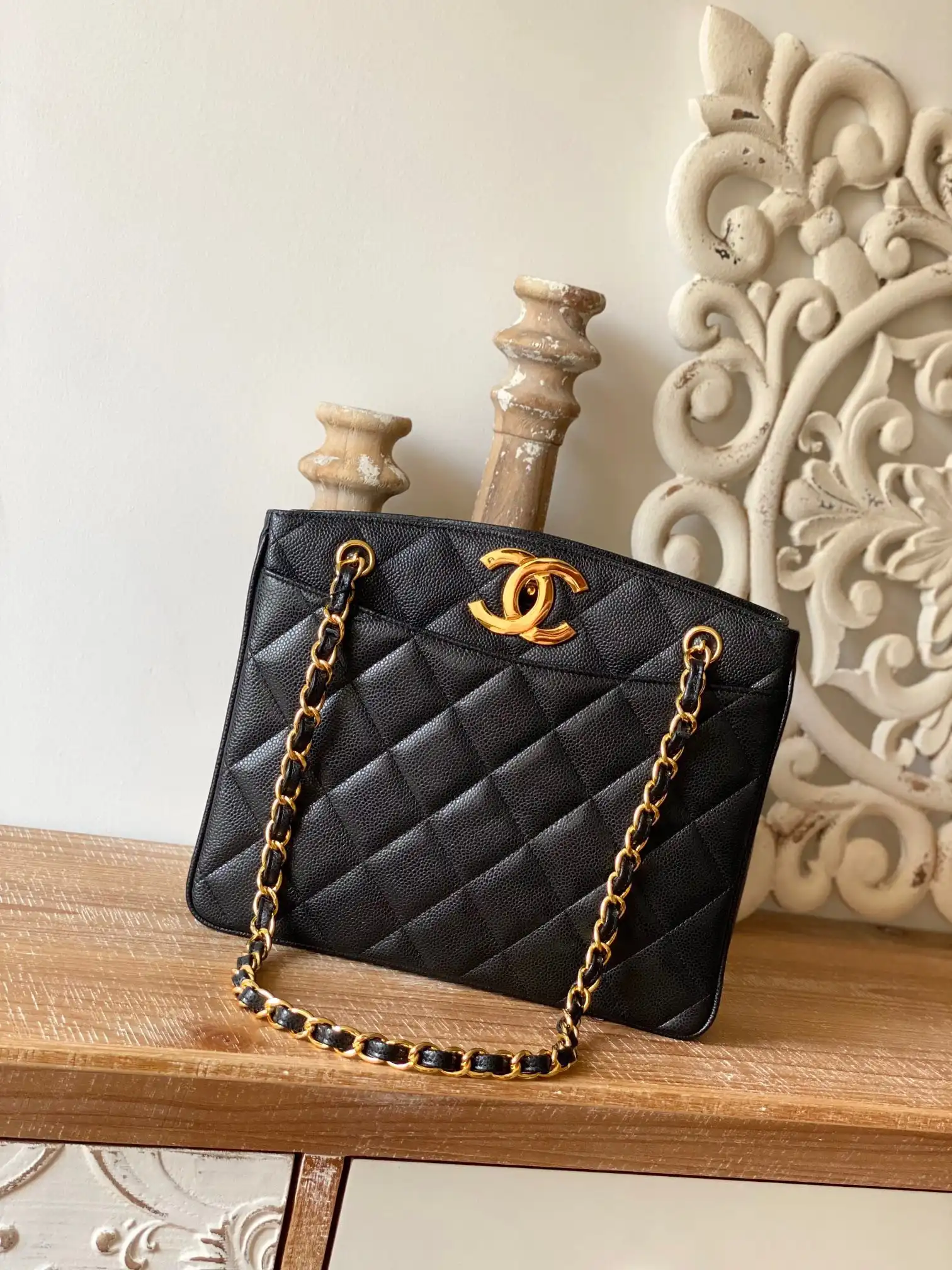 CHANEL VINTAGE TOTE