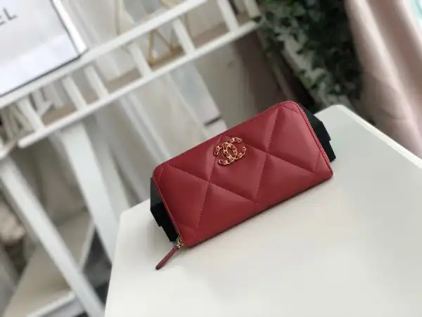 CHANEL 19 ZIPPED WALLET