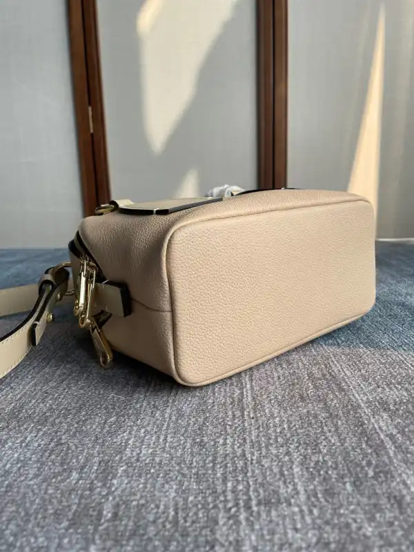 First Bag Ru CHLOÉ SMALL DARIA BAG