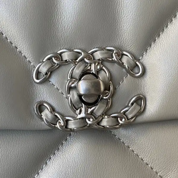 CHANEL 19 FLAP BAG