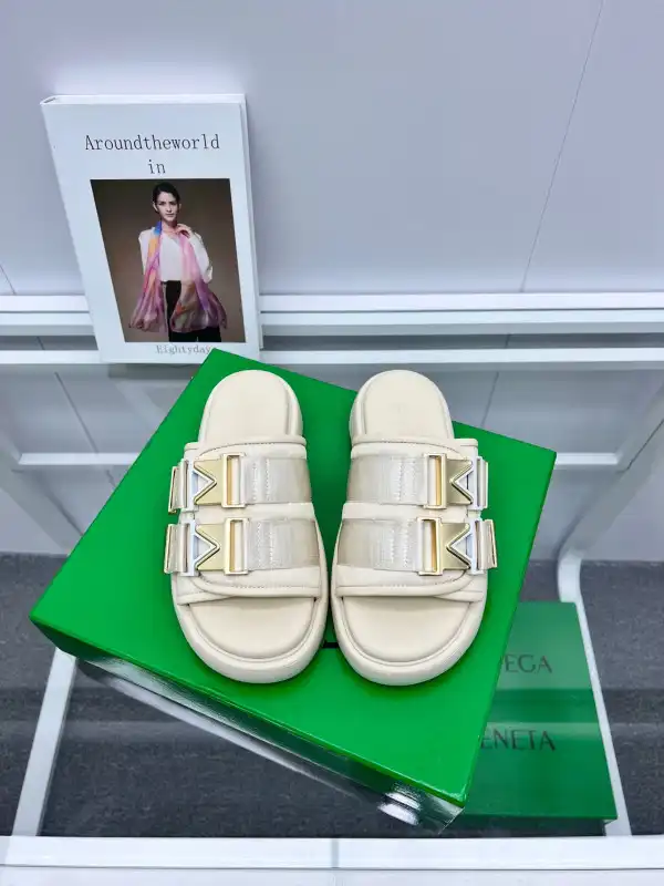 BOTTEGA VENETA Flash