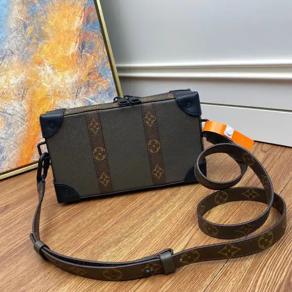 First bag ru LOUIS VUITTON SOFT TRUNK WALLET