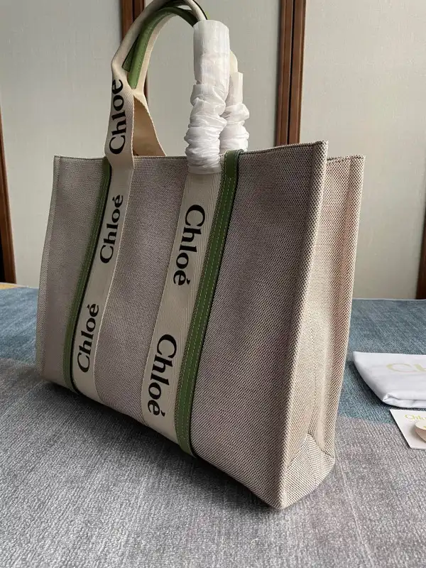 CHLOÉ LARGE WOODY TOTE BAG