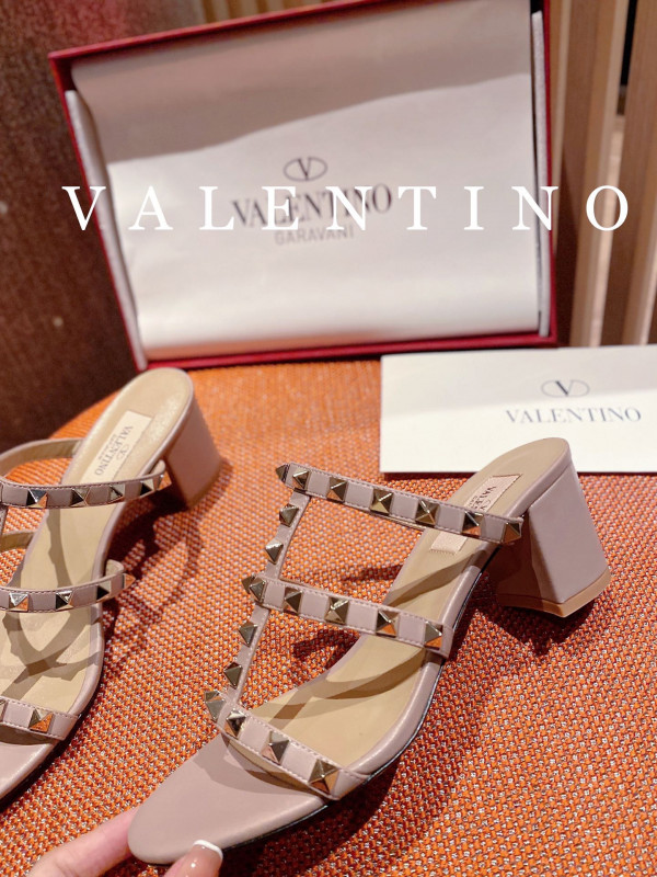 HOT SALE VALENTINO ROCKSTUD CALFSKIN LEATHER SLIDE SANDAL