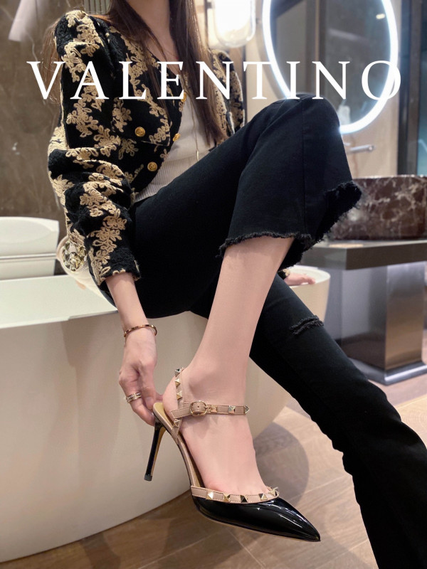 VALENTINO ROCKSTUD SANDAL