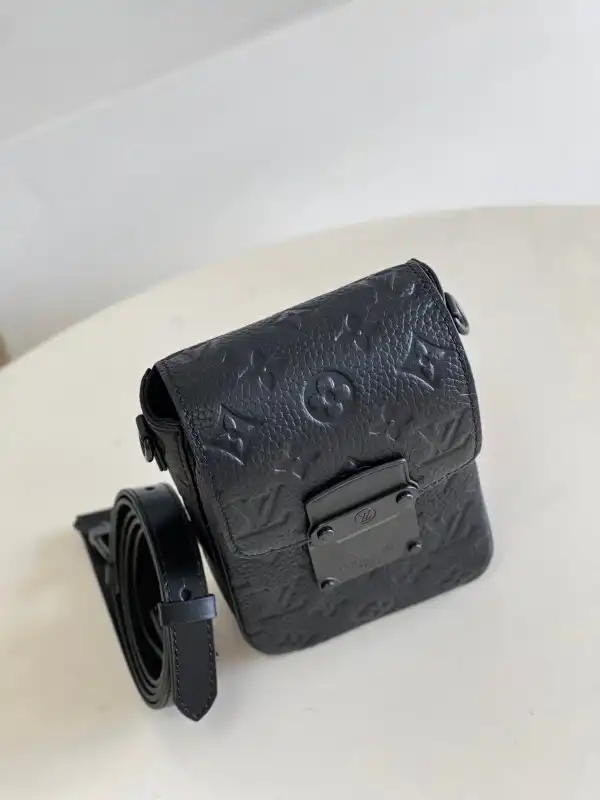 First bag ru LOUIS VUITTON S-LOCK VERTICAL WEARABLE WALLET