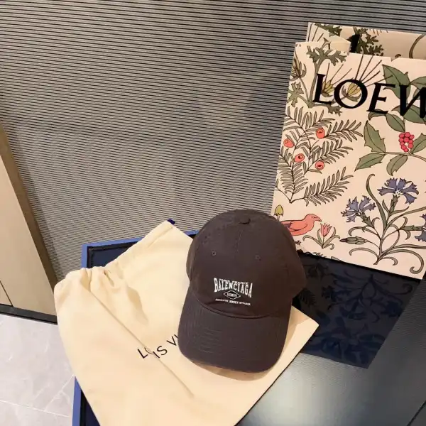 First bag ru BALENCIAGA LOGO CAP