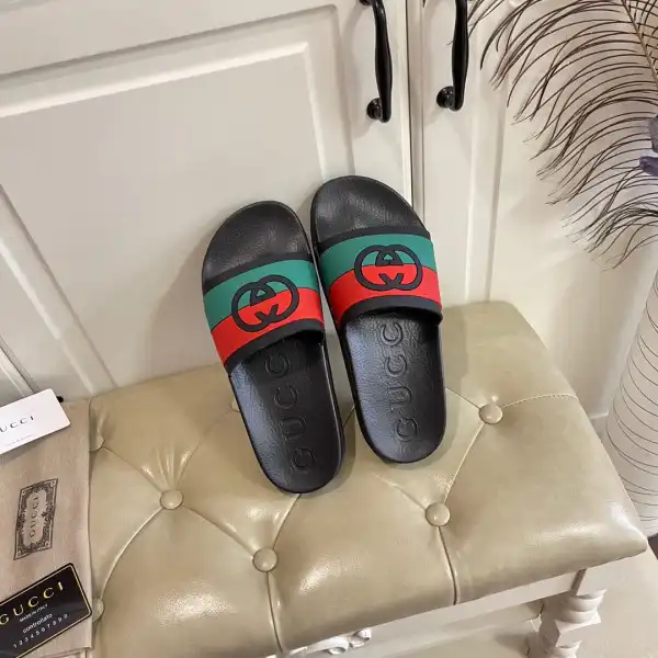 GUCCI Interlocking G slide sandal