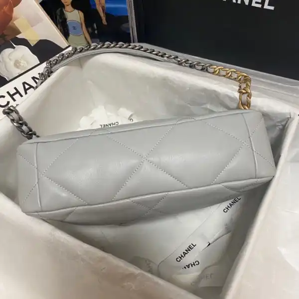 First bag ru CHANEL 19 FLAP BAG