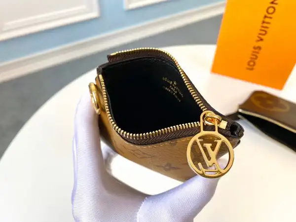 Firstbag Ru LOUIS VUITTON MONOGRAM POUCH