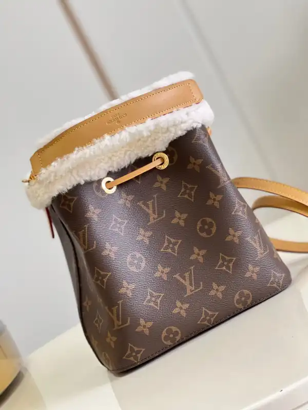 LOUIS VUITTON NÉONOÉ BB