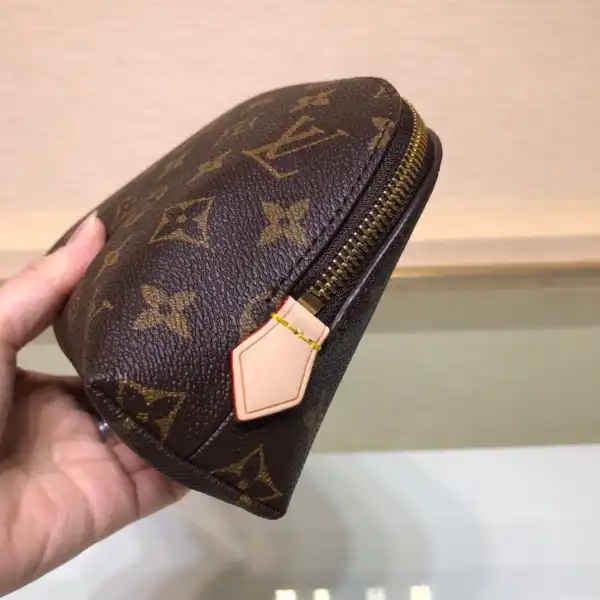 You get luxury for less. Shop now for the best deals on fake Louis bags. LOUIS VUITTON COSMETIC POUCH GM