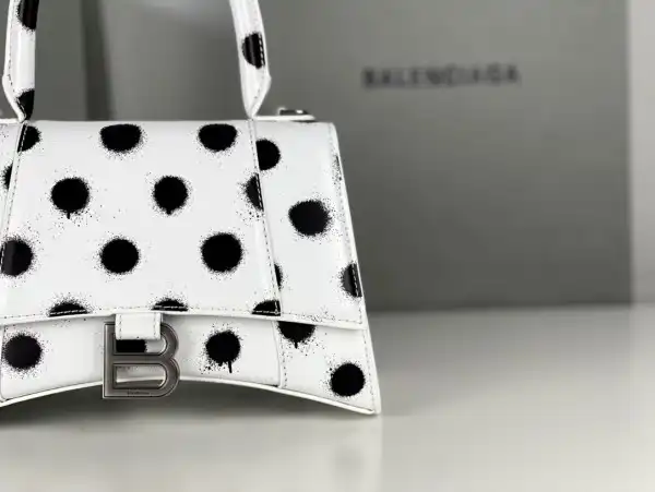 First bag ru BALENCIAGA HOURGLASS