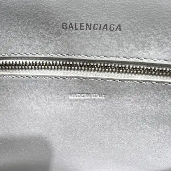 Yupoo bagsoffer BALENCIAGA DOWNTOWN SMALL SHOULDER BAG WITH CHAIN