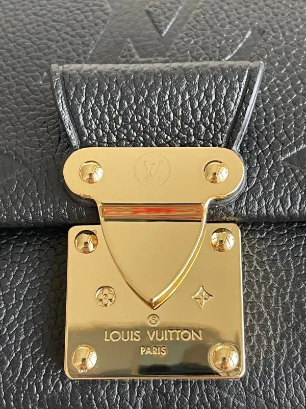 First bag ru LOUIS VUITTON FAVORITE