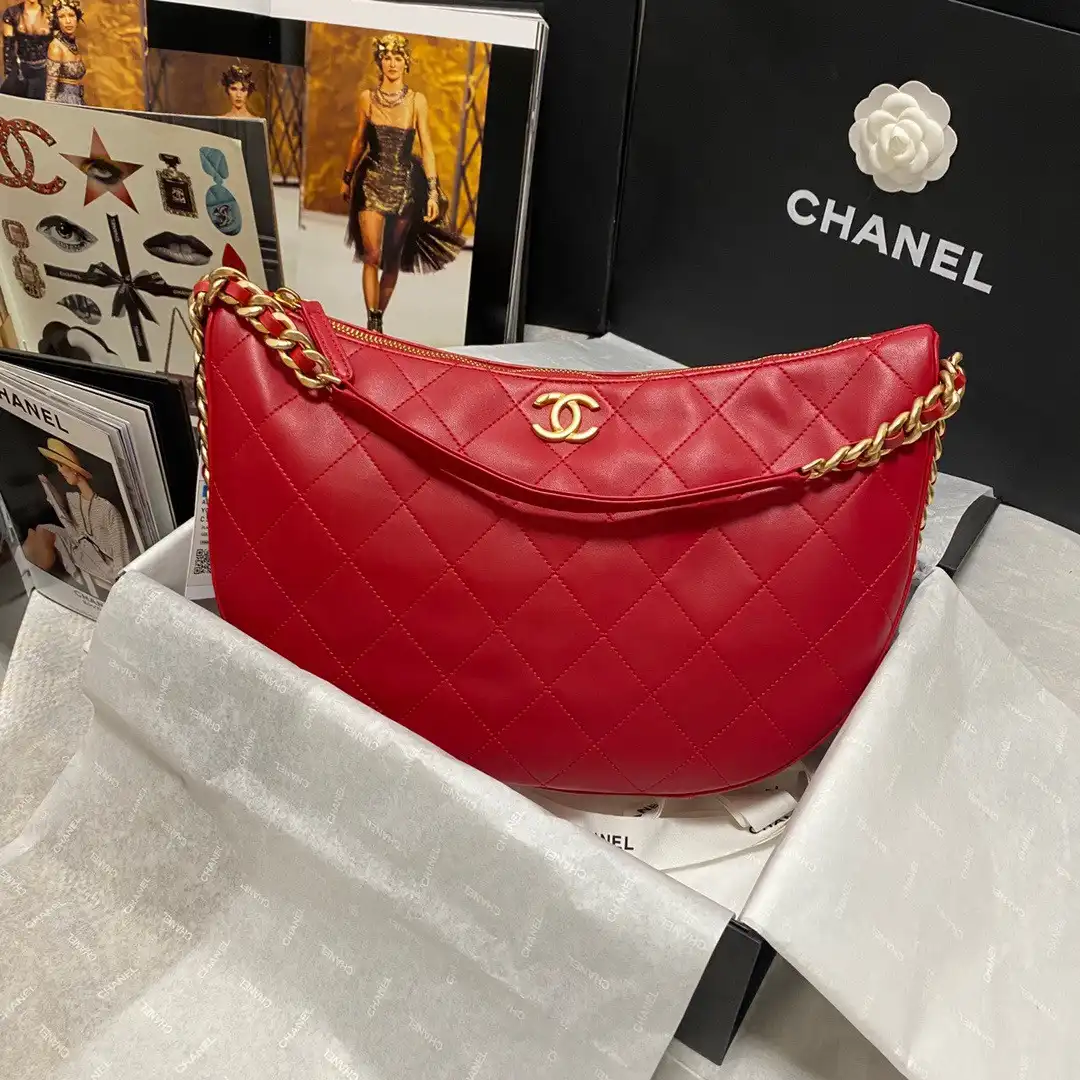 CHANEL HIPPIE BAG