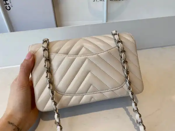 CHANEL FLAP BAG LAMBSKIN 20CM