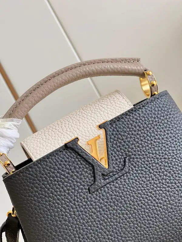 First bag ru LOUIS VUITTON CAPUCINES MINI