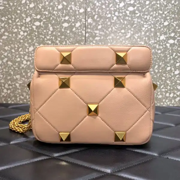 VALENTINO ONLINE EXCHANELUSIVE SMALL ROMAN STUD THE SHOULDER BAG WITH CHAIN