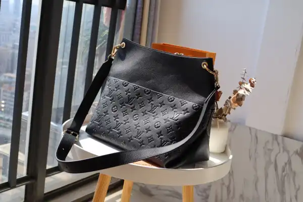 Frstbag ru LOUIS VUITTON MAIDA HOBO