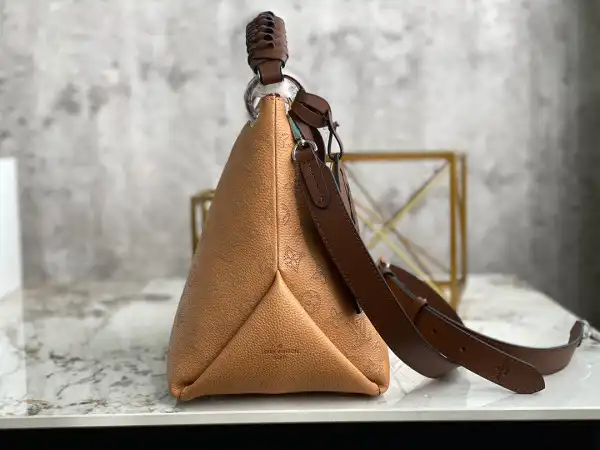 Affordable LOUIS VUITTON BEAUBOURG HOBO MM