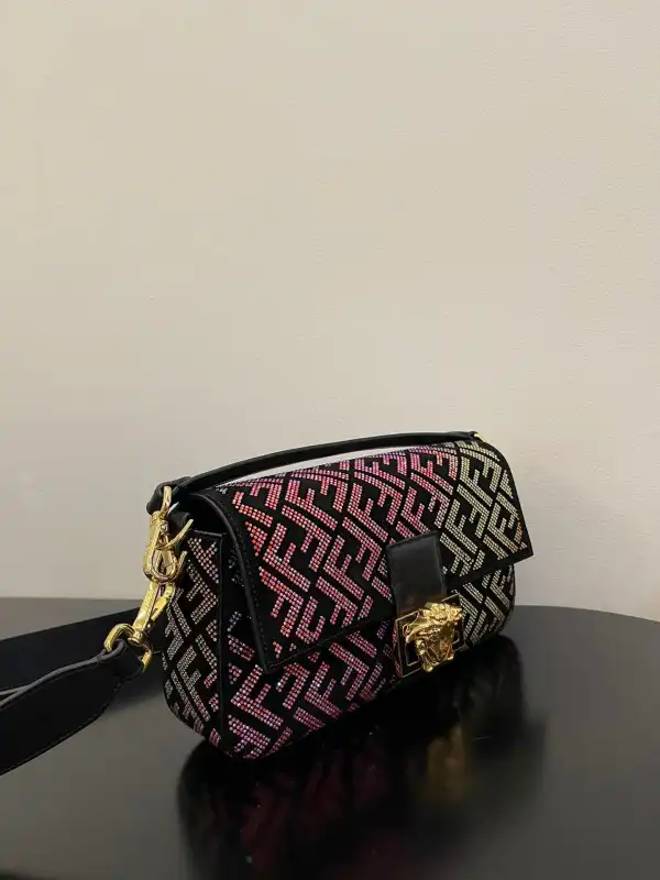 First bag ru FENDI Baguette