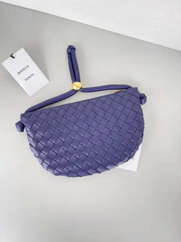 Firstbag Ru BOTTEGA VENETA Turn