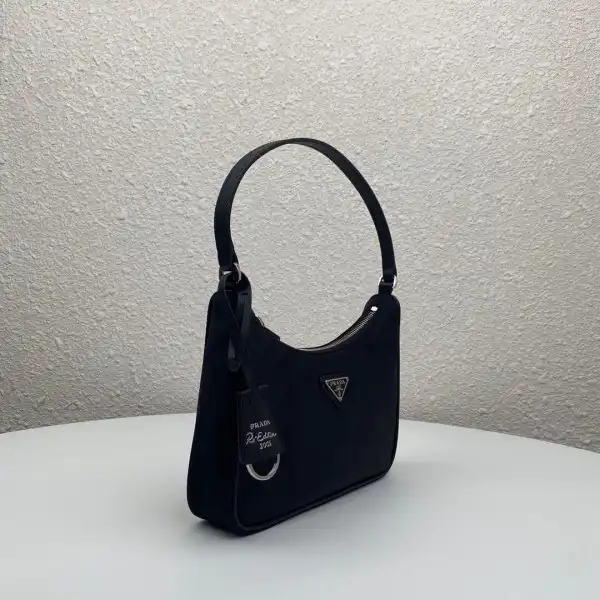 Bagsoffer Prada Re-Edition 2005 Re-Nylon mini bag