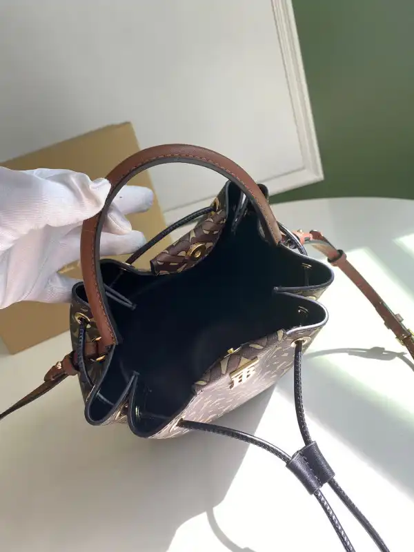 Bagsoffer BURBERRY Bucket Bag