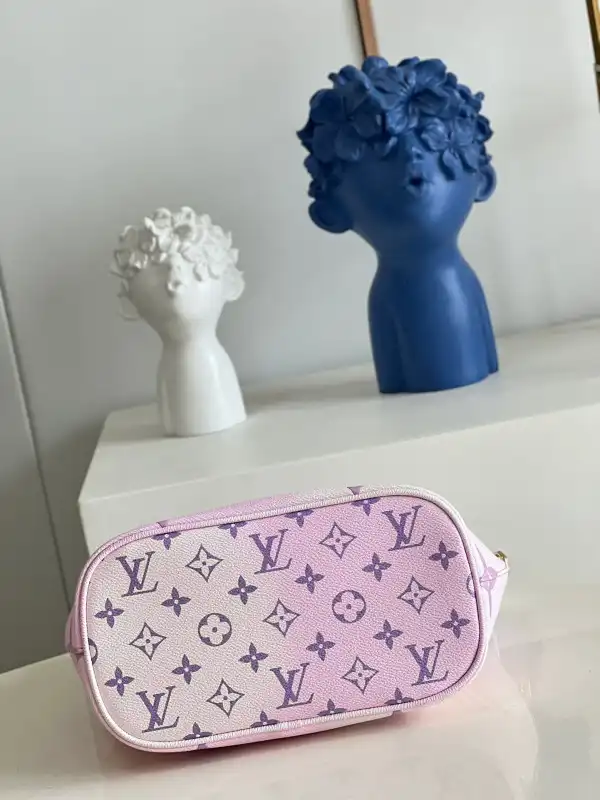 First bag ru LOUIS VUITTON MARSHMALLOW