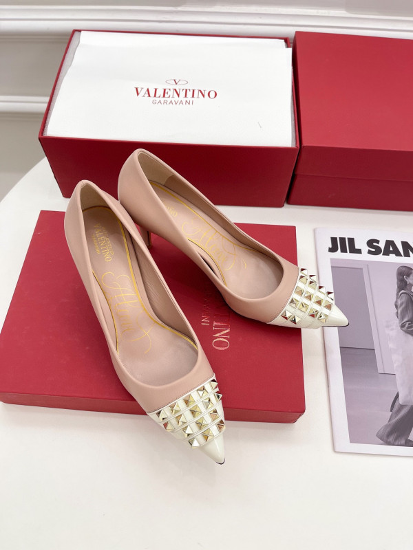 [FREE SHIPPING] VALENTINO ROCKSTUD ALCOVE KIDSKIN AND PATENT-LEATHER PUMP