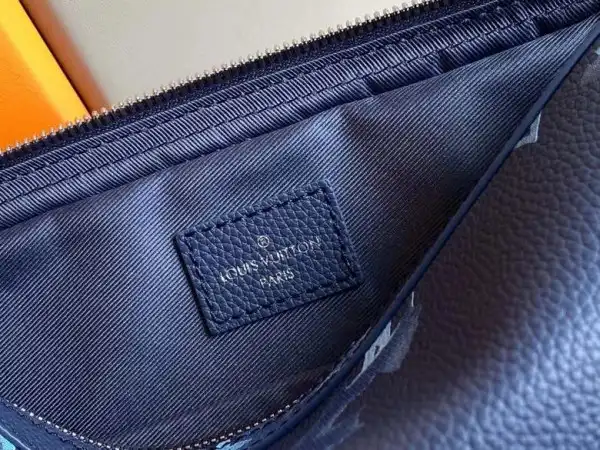 Cheap LOUIS VUITTON TRIO MESSENGER