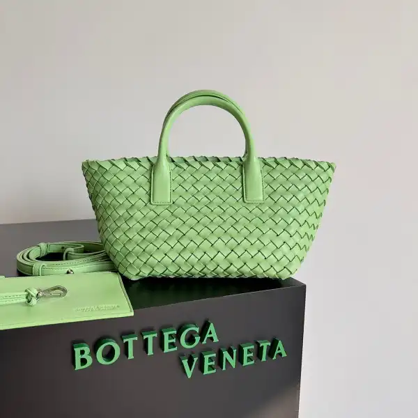 First bag ru BOTTEGA VENETA MINI CABAT