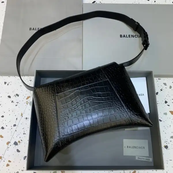 Firstbag Ru BALENCIAGA DOWNTOWN MEDIUM SHOULDER BAG