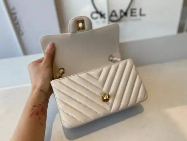 CHANEL FLAP BAG LAMBSKIN 20CM