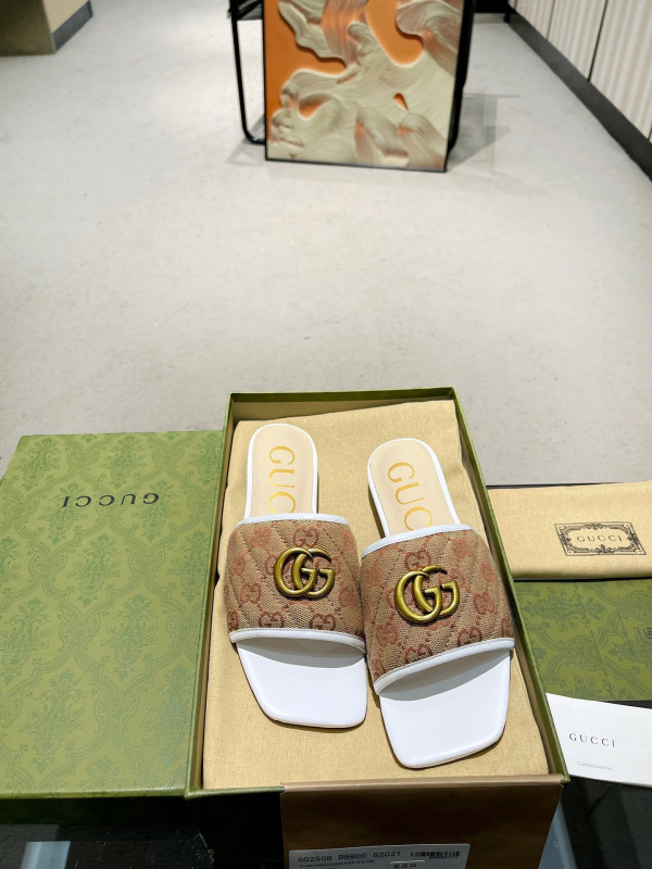 HOT SALE GUCCI GG matelassé canvas slide sandal