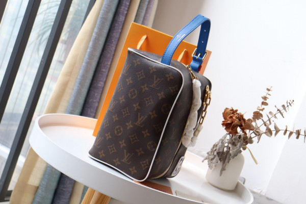 HOT SALE LOUIS VUITTON LVXNBA TOILETRY BAG