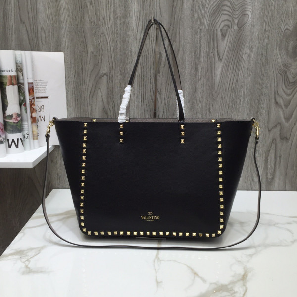 HOT SALE VALENTINO MEDIUM GRAIN CALFSKIN LEATHER ROCKSTUD BAG