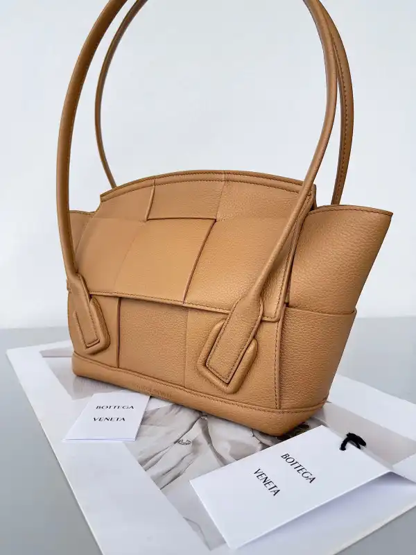 Firstbag Ru BOTTEGA VENETA ARCO