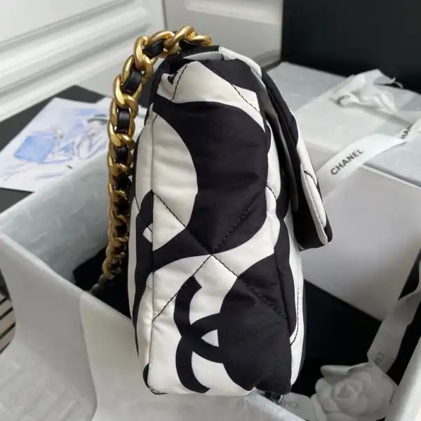 CHANEL 19 FLAP BAG