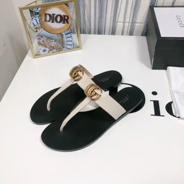 First bag ru GUCCI Leather thong sandal with Double G