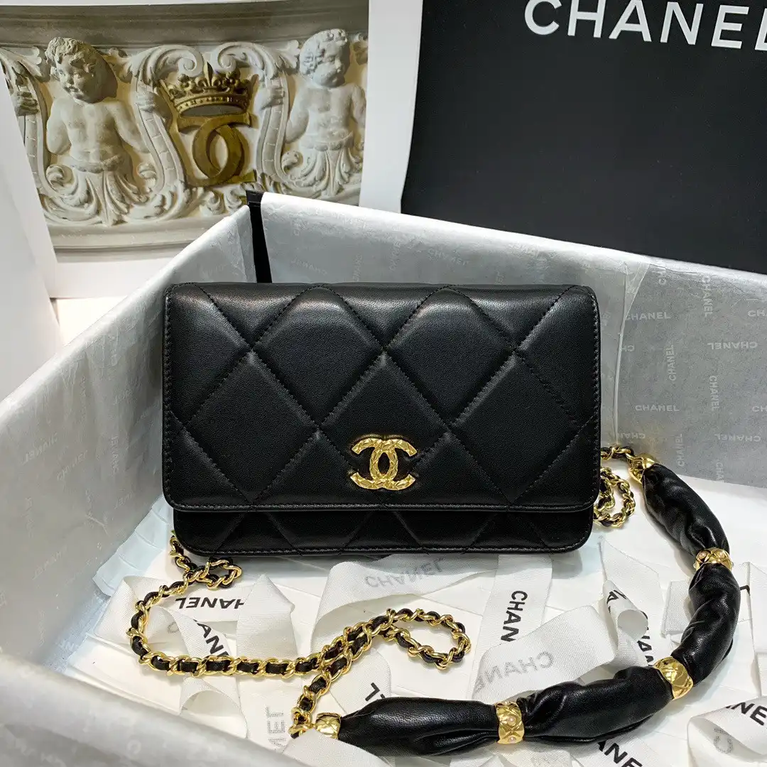 First bag ru CHANEL WALLET