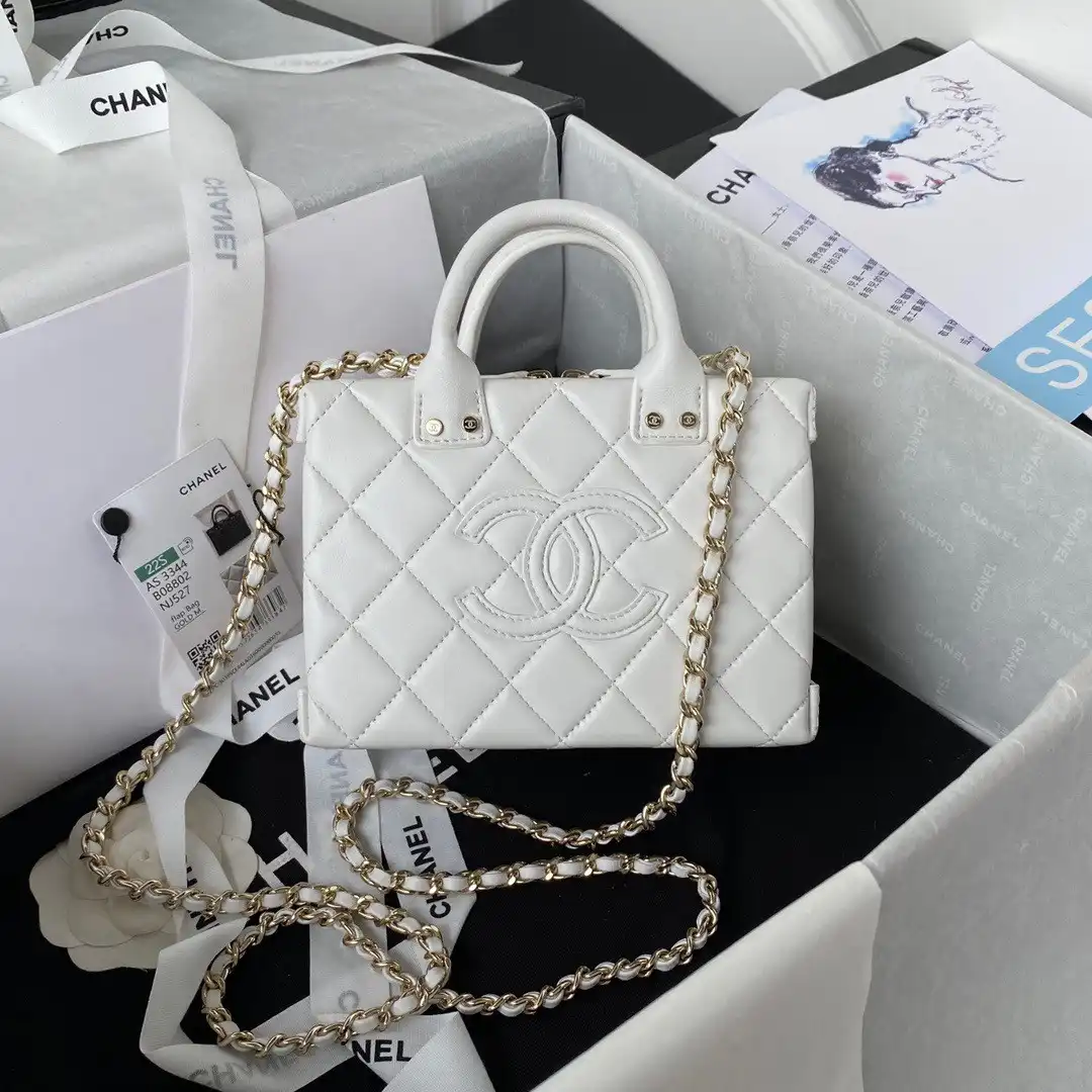 First bag ru CHANEL VANITY CASE