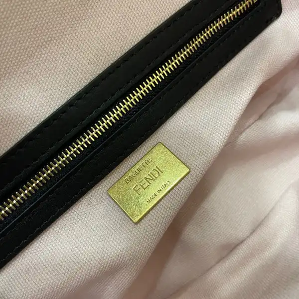 First bag ru FENDI BAGUETTE