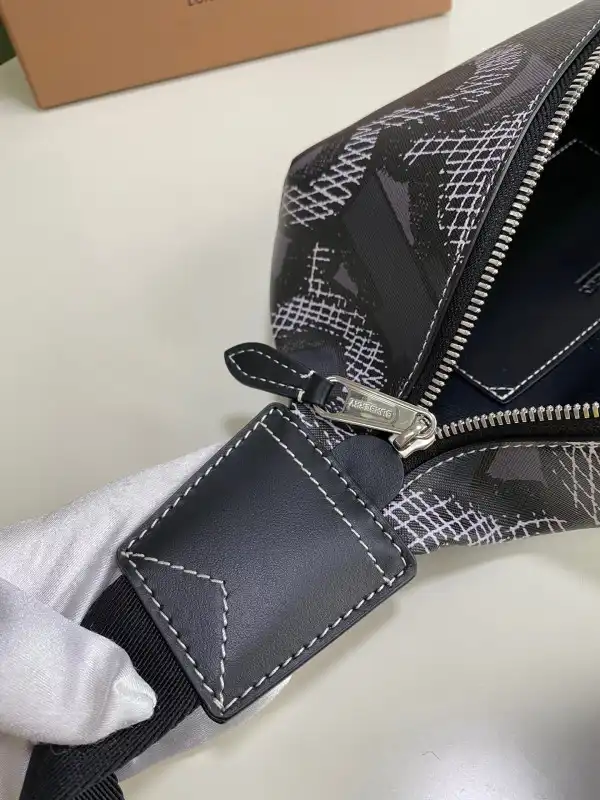 First bag ru BURBERRY Bum Bag