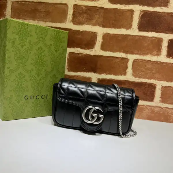 GUCCI GG Marmont super mini bag