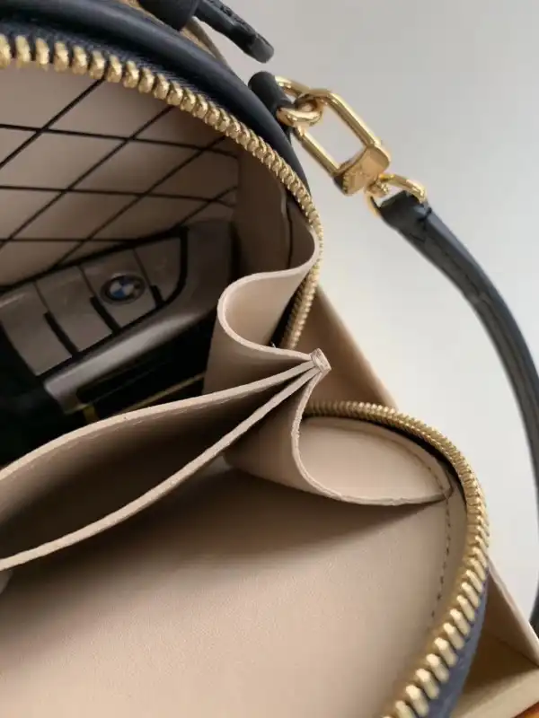 Frstbag ru LOUIS VUITTON MINI BOITE CHAPEAU