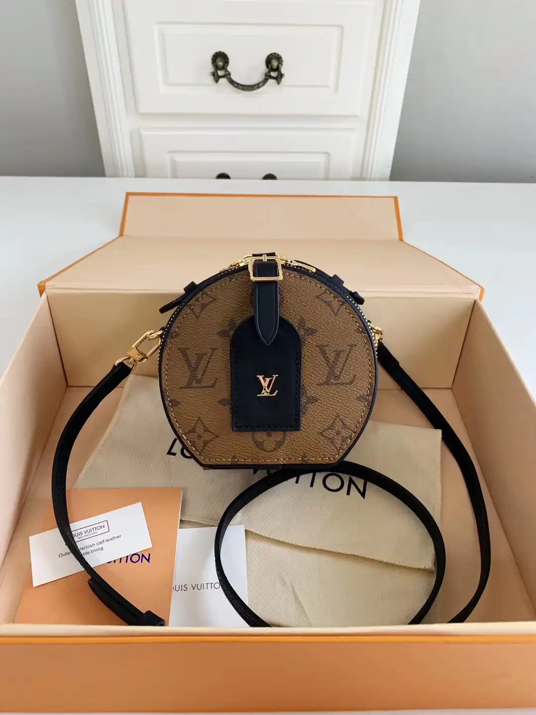 First bag ru LOUIS VUITTON MINI BOITE CHAPEAU