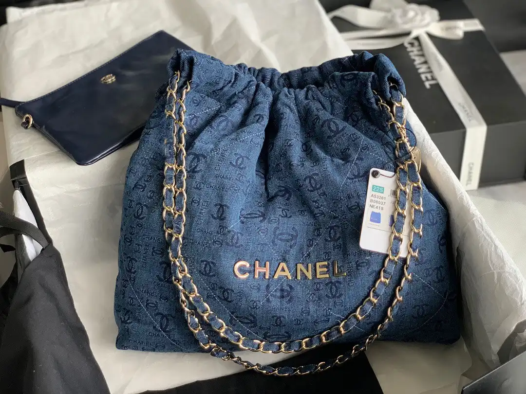 CHANEL 22 HANDBAG